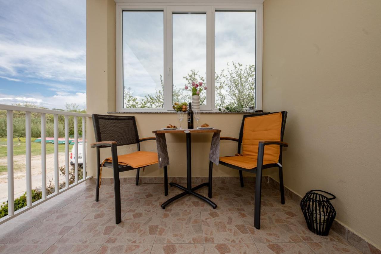 לופאר Apartmani Ana & Milo מראה חיצוני תמונה